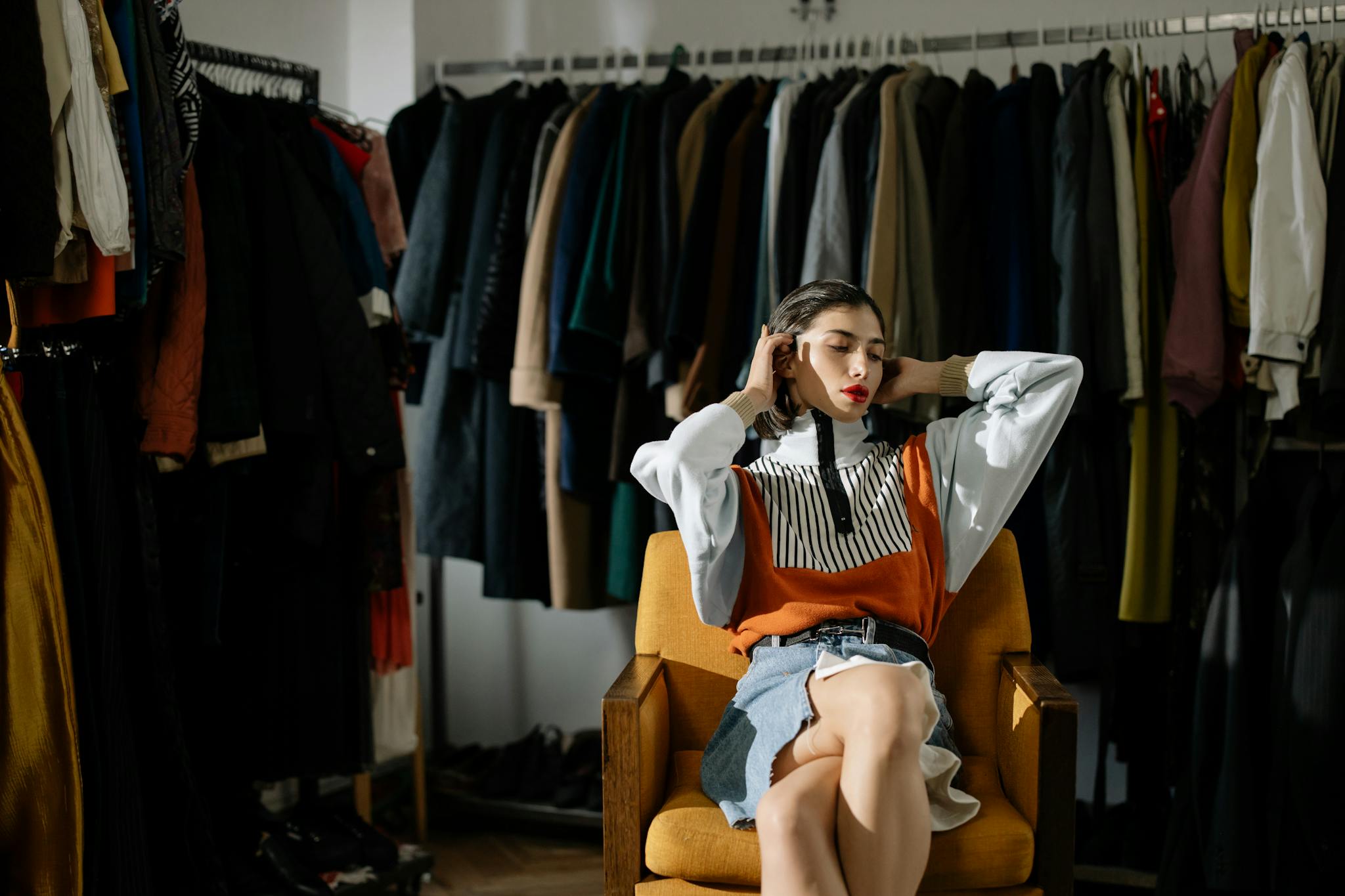 Crafting the Perfect Blog Structure: A Guide for Effective Blogging A Stylish Female Model Sits In A